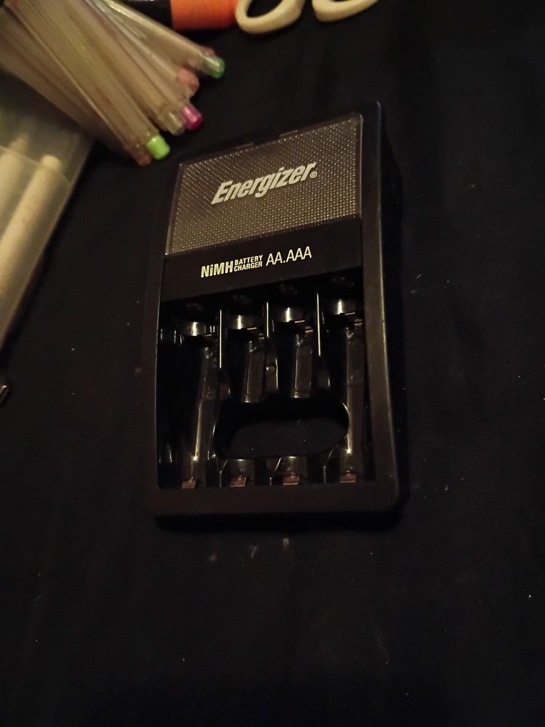 Energizer Rechargeable Station For AA - AAA Batteries