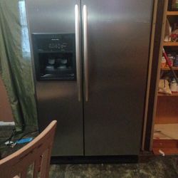 I Have A KitchenAid Two Door Stand Up That I'm Trying To Sell By This Weekend Cuz I Am Moving I'm Asking $200 Or Best Offer Everything Works