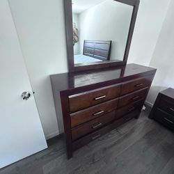 Chest Of Drawers With Mirror 