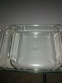 2 Pyrex Dishes