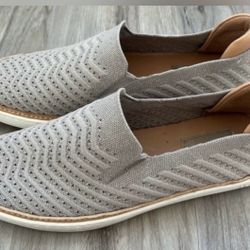 New Condition UGG slip on Shoes 