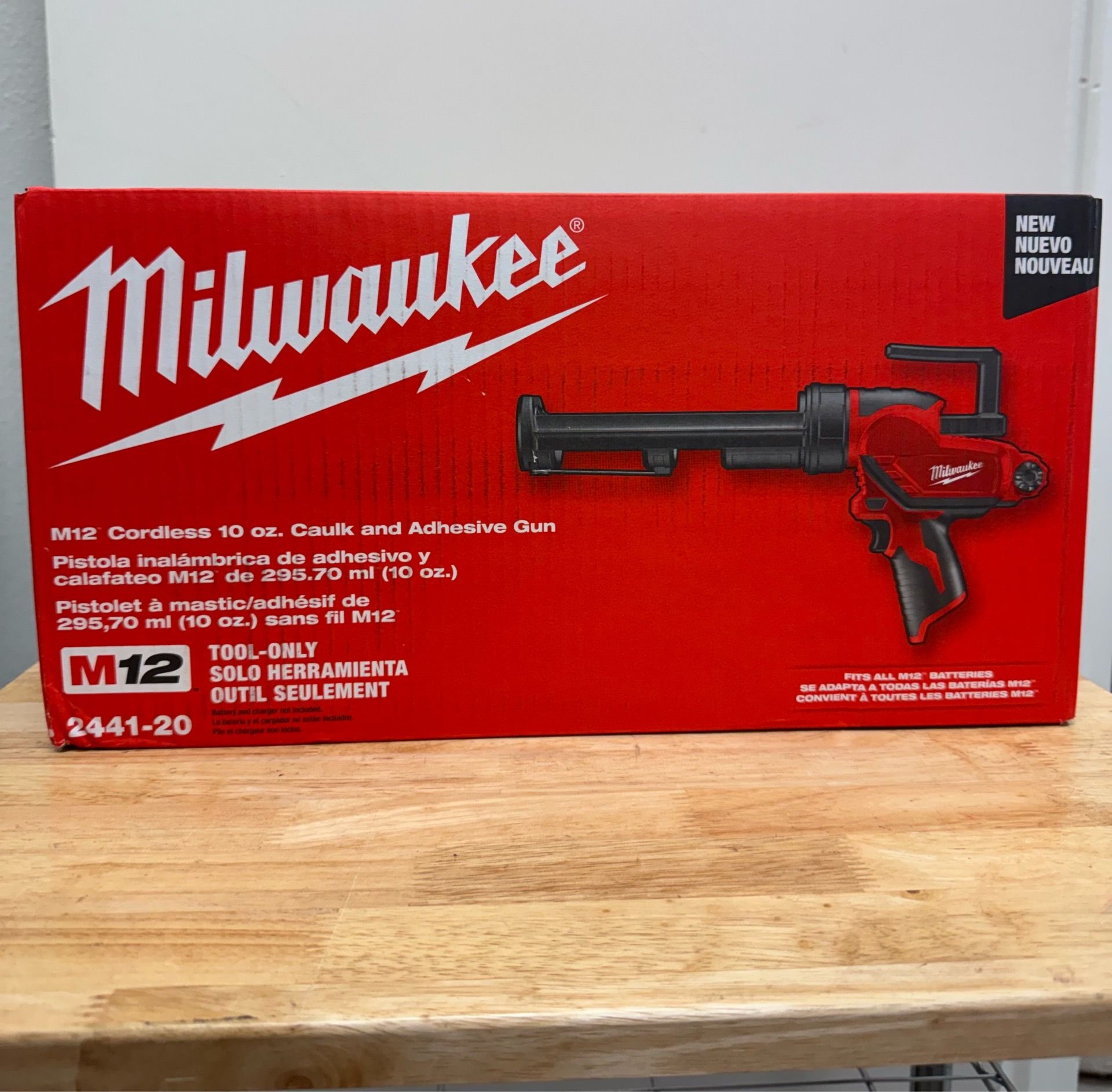 Milwaukee M12 cordless 10 oz caulk and adhesive gun