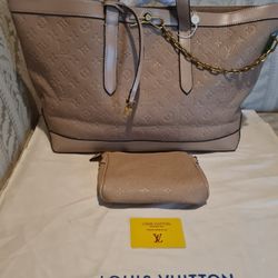 DESIGNER GRAND / LARGE TOTE HANDBAG WITH FRONTAL CHAIN AND HOOK WITH EXTRA SMALL PURSE
