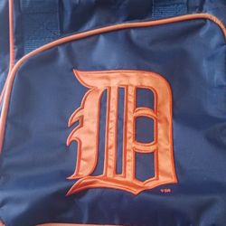 Detroit Tigers 8 Pound Bowling Ball and Bag