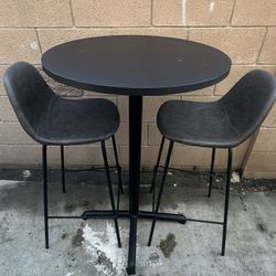 Bar Table And Chairs 
