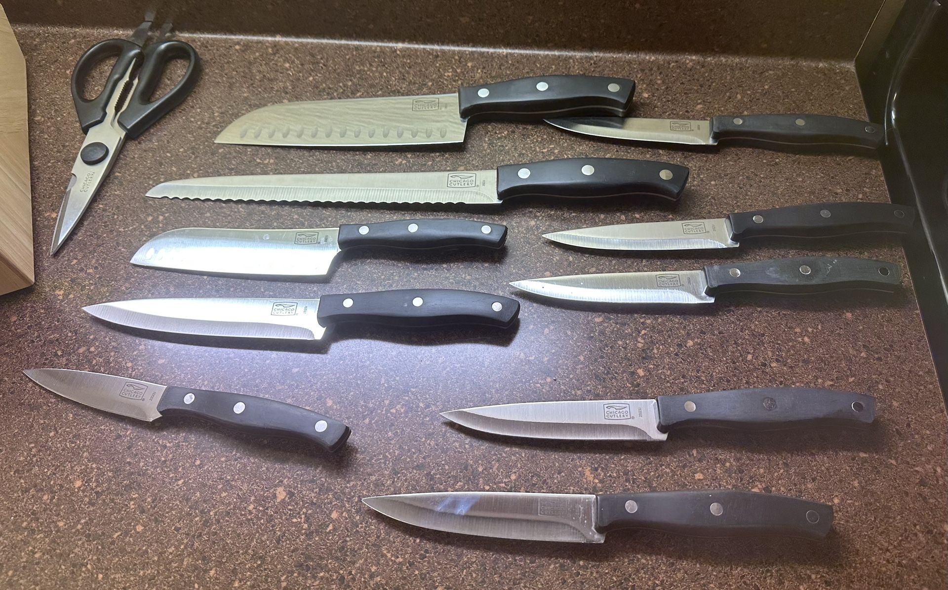Knife Block Kitchen Knife Set w/built in sharpener-12 piece set - missing one steak knife