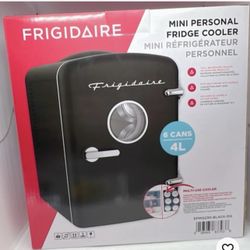 Frigidaire 6 Can or 4L Mini Personal Retro Fridge Cooler EFMIS229-BLACK