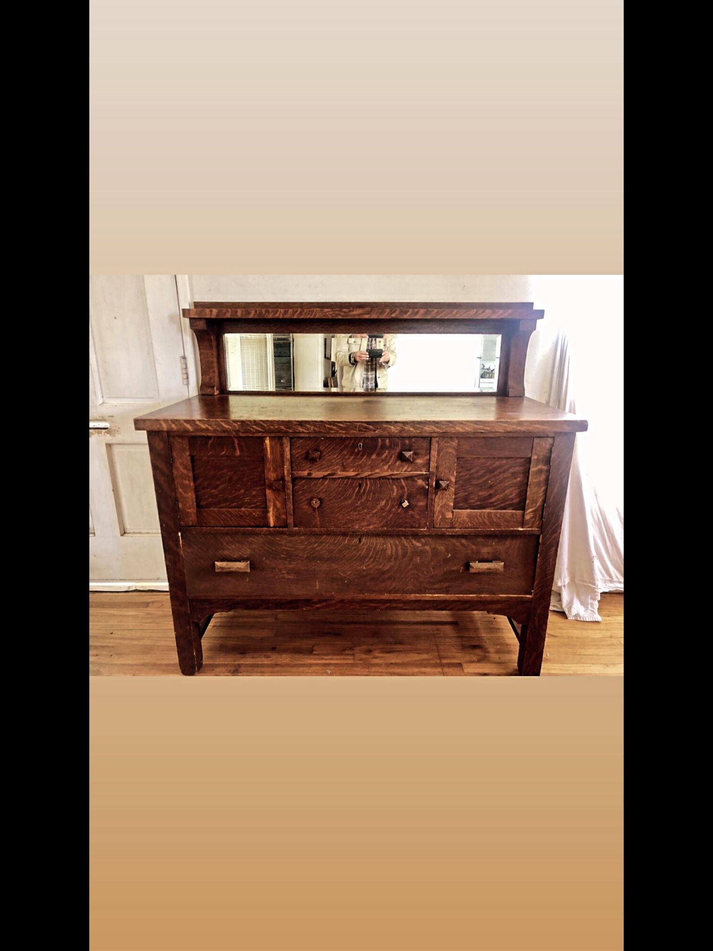 Early 1900’s Tiger Oak Buffet Good Coundtion for Sale in Long Beach, CA