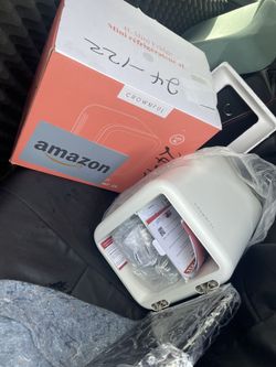 3 Items Bundle Pack. Swipe Through. It’s A Mini Fridge/heater. A Pc/xbox Controller, And 2 Nice Umbrellas