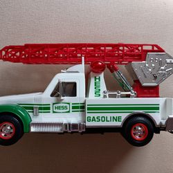 Vintage Hess Rescue, Tow Truck. 1994 Lights, Sirens. No scratches. Wheels Clean. 