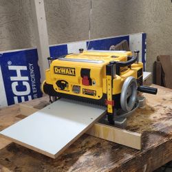 Dewalt Dw735 13" Planer With Extras