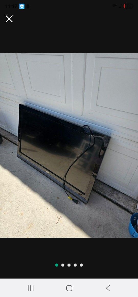 Will Take Best Offers Not Free 39 Inch LCD Tv Works Good