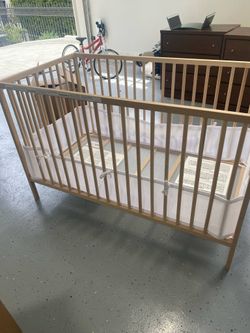 Crib And Changing Diapers 