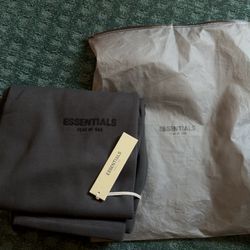 Black essential sweats new