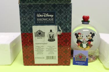 Mickey Mouse Minnie Mouse Walt Disney Showcase Collection "Sweetheart Sundays" Enesco