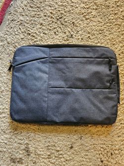 Laptop case with handle