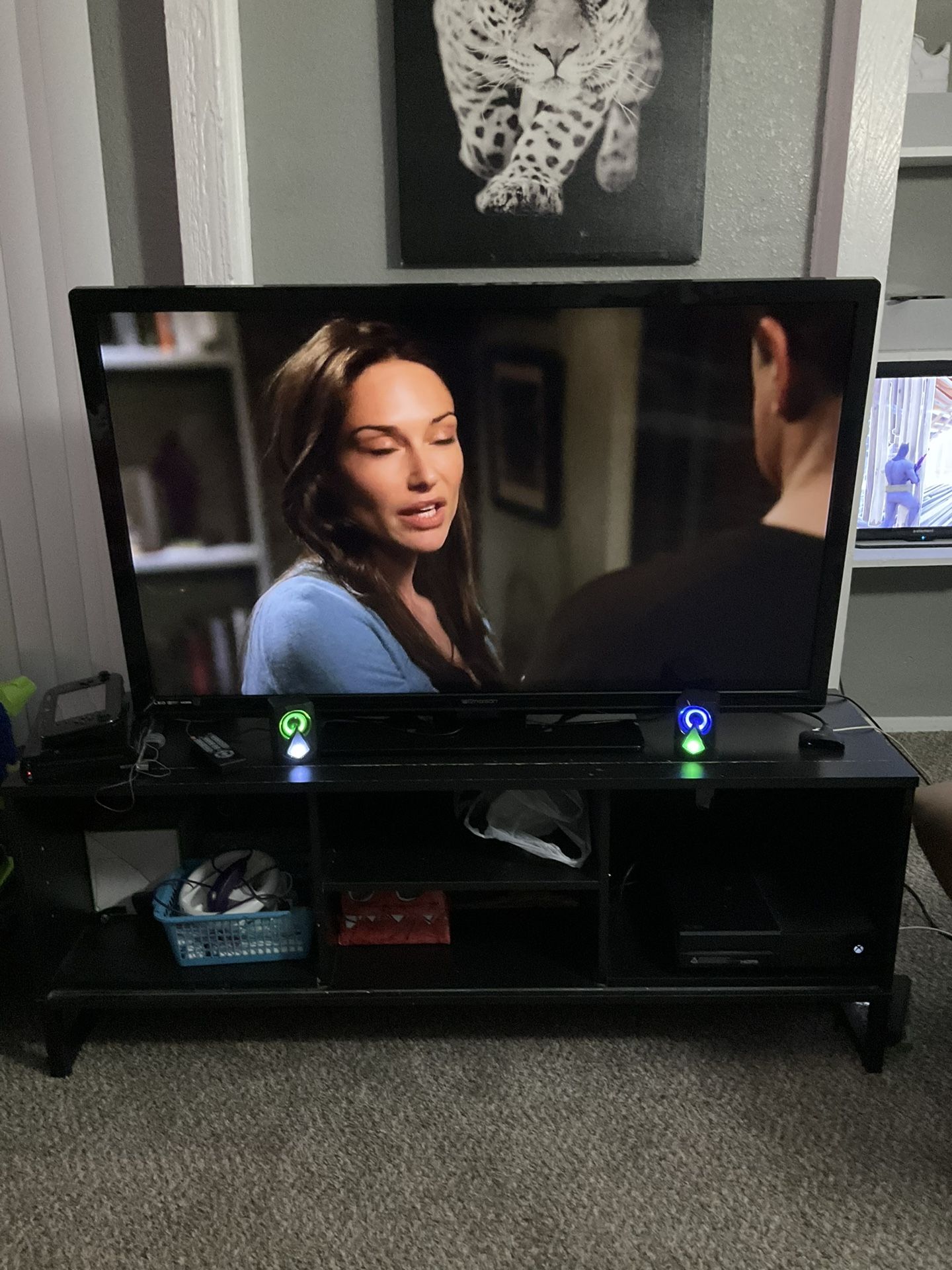 55 Inch Emerson Tv