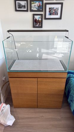 UNS 90P aquarium tank