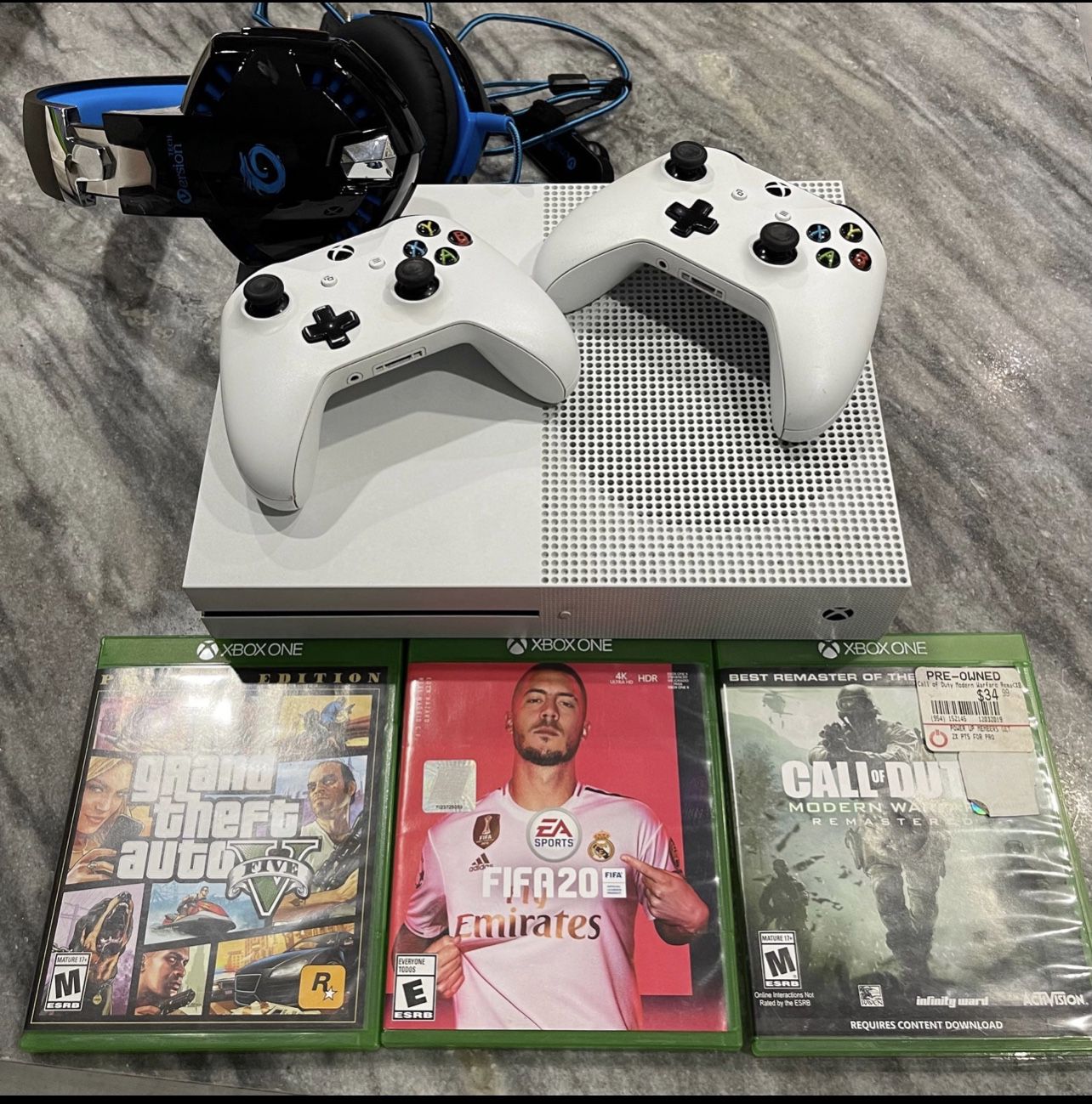 Xbox One S 1TB memory with 2 controllers 3 games and gaming headphones