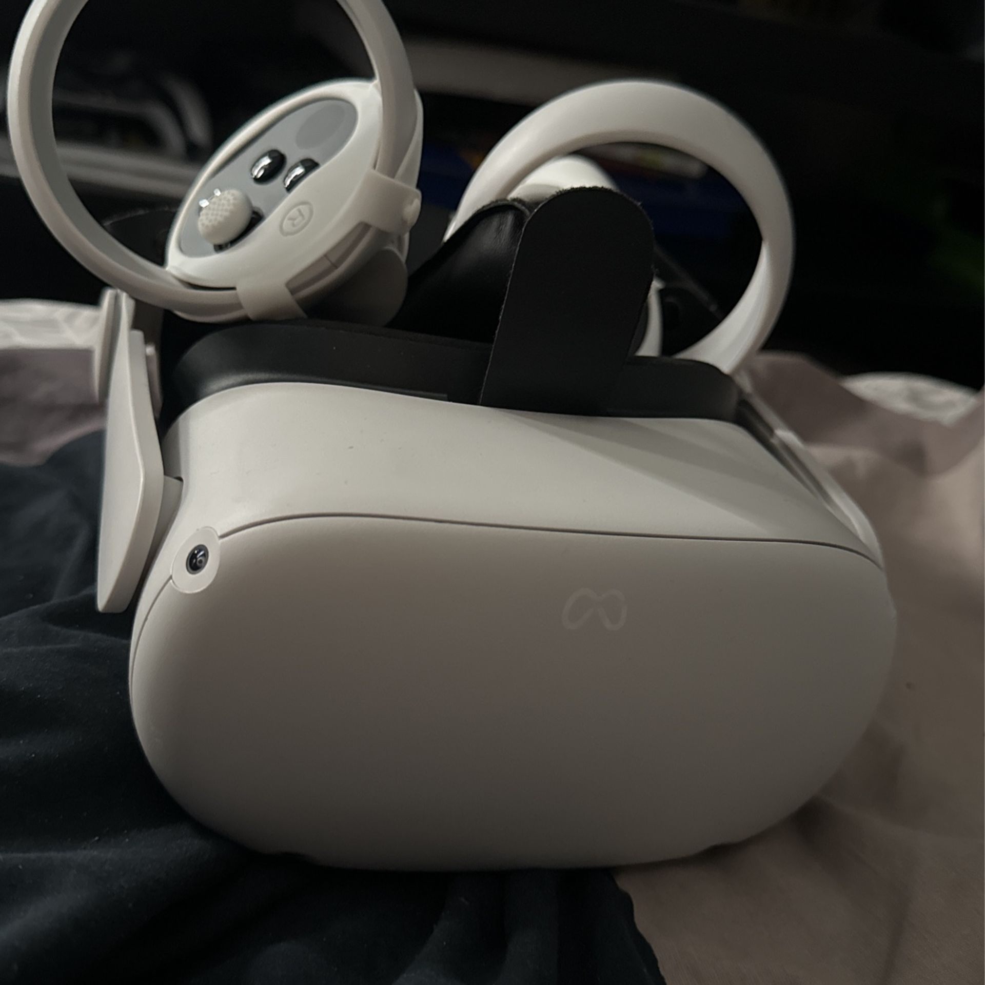 META QUEST 2 *MINT* (read description)