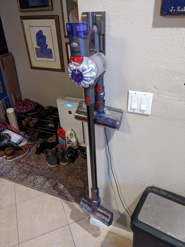 Dyson Absolute V8 Cordless Vacuum 