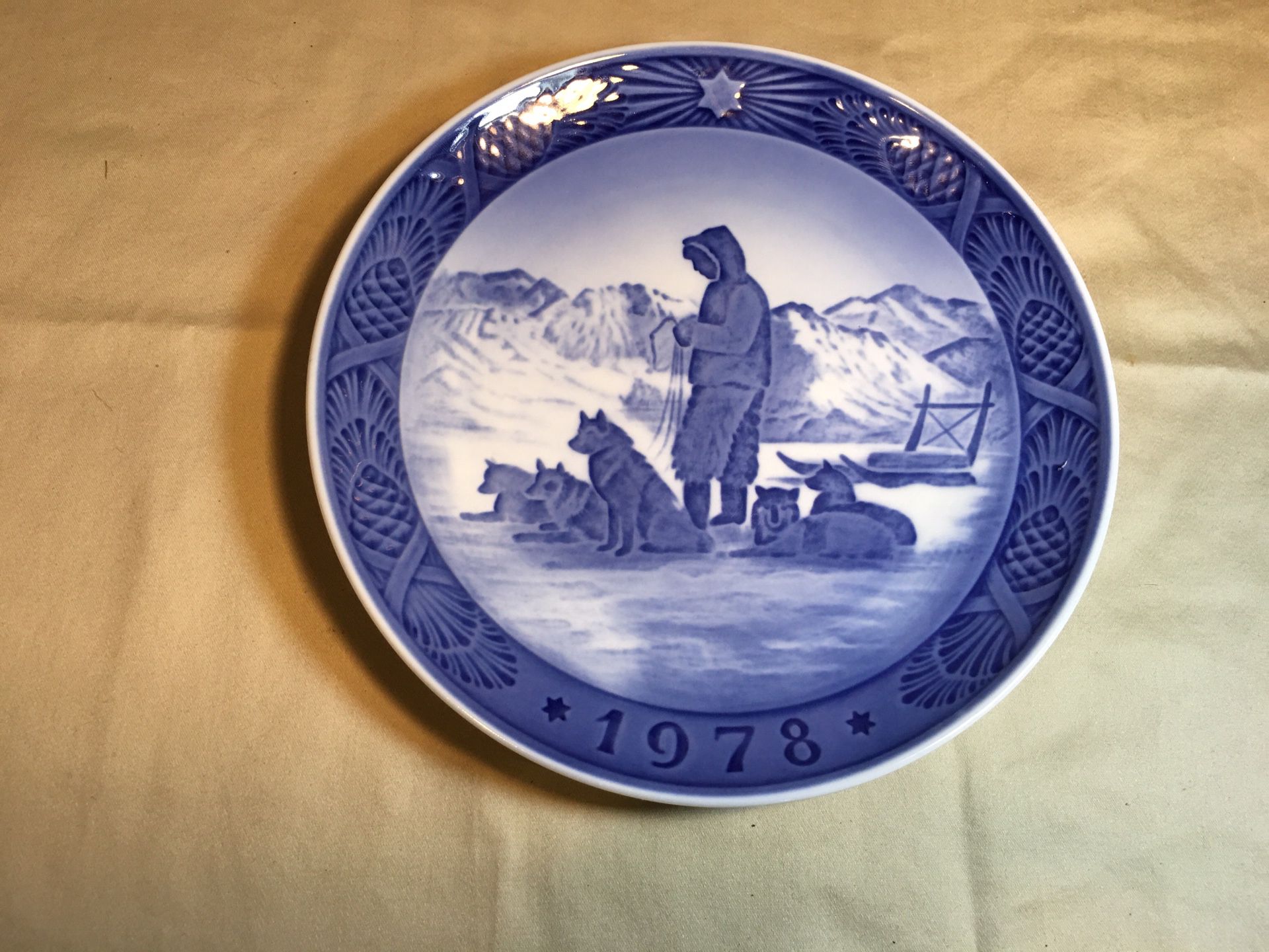 Royal Copenhagen 1978 Christmas Plate