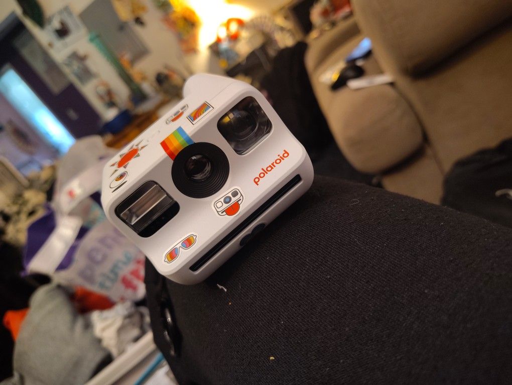 BRAND NEW POLAROID MINI CLIP AND GO