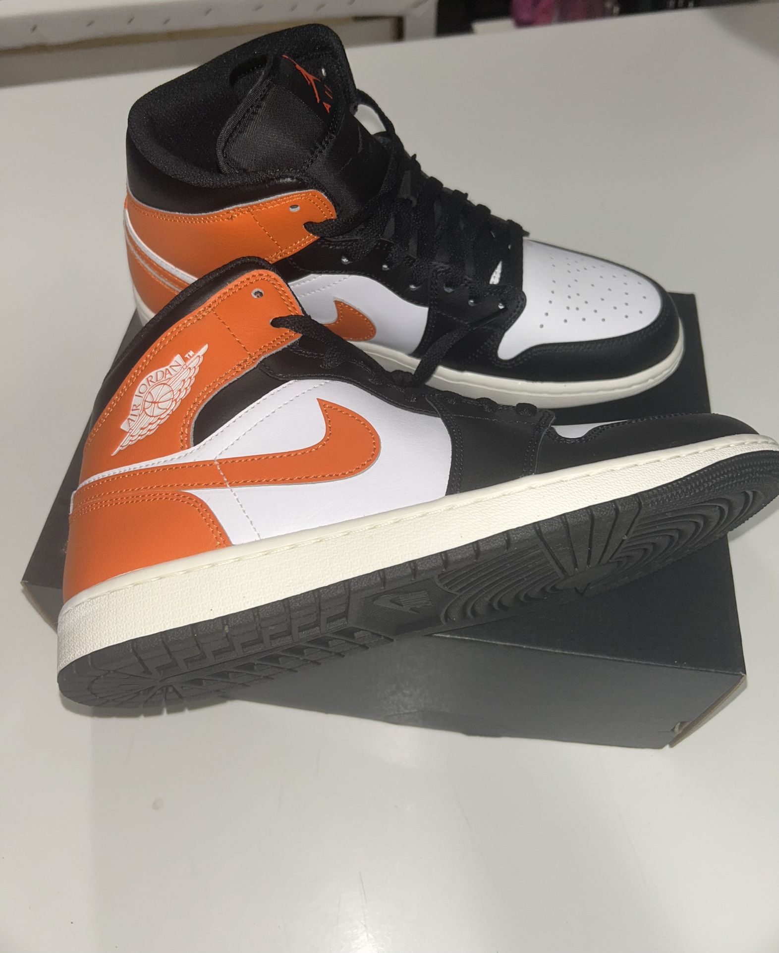 Jordan 1 Mid