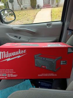 Milwaukee job site radio