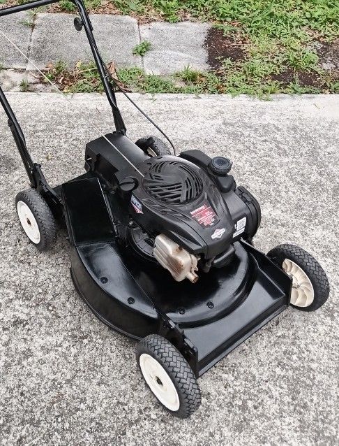 Gas Push Lawn Mower With New Blade $140 Firm!!