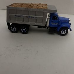 Die Cast-Tru-Blu Beer 1960 Mack Model B-61 Dump Truck First Gear