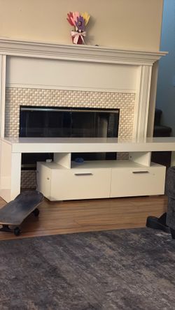 Free entertainment center not in best condition but can be fixed !