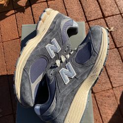NEW BALANCE 2002R CREAM/GREY SIZE 11