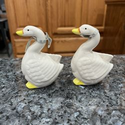 Vintage Porcelain Duck Salt & Pepper Shakers Spice of Life by Ron Gordon Designs-Korea. Size approximately 3 1/2 inches tall. Brand with tags on th
