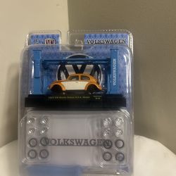 2024 M2 Machines Model Kit / 1953  VW Beetle Deluxe USA Model 1/64 🆕 Orange