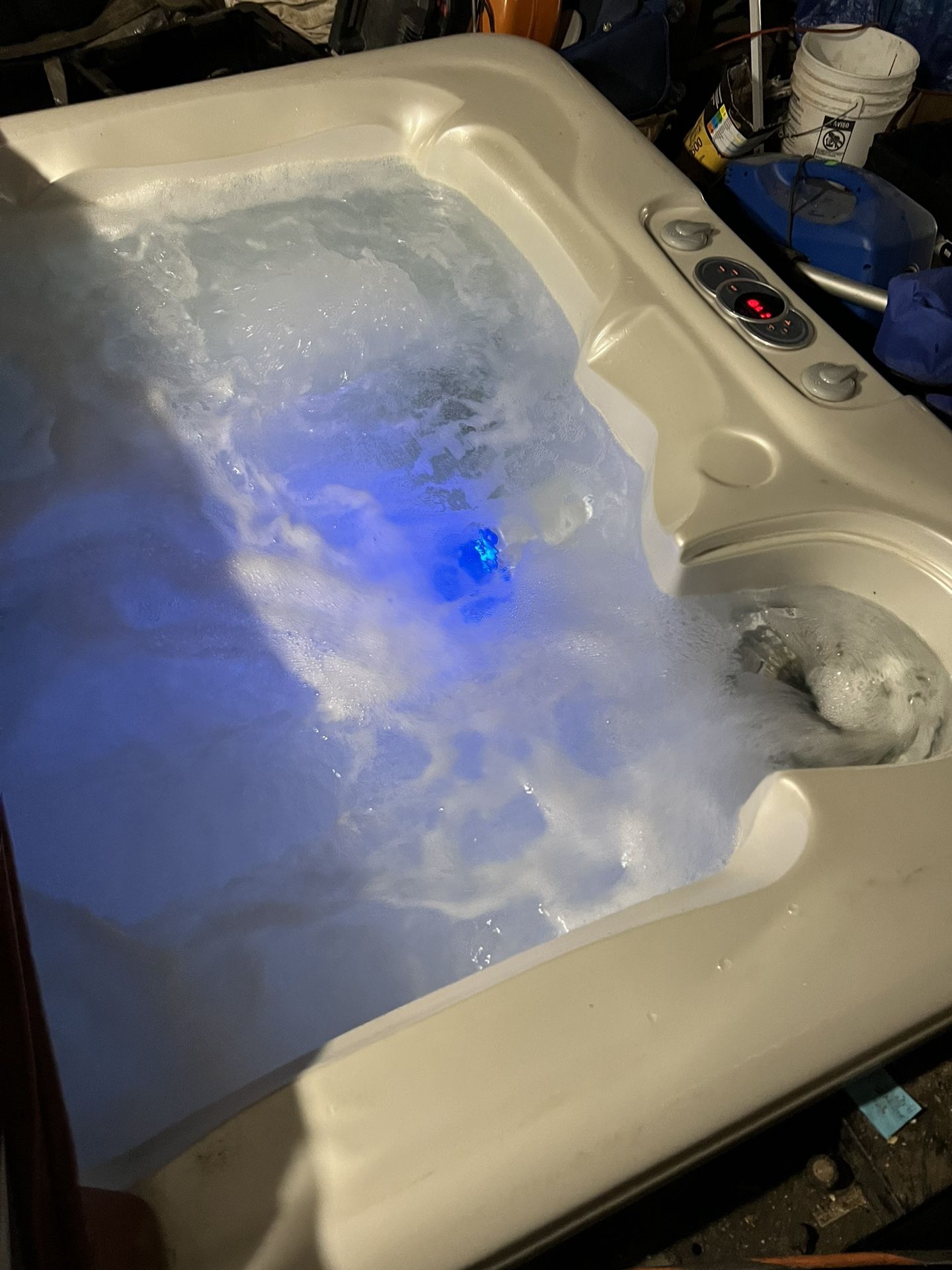 Very Nice 3 Person Hot Tub Caladara Spa