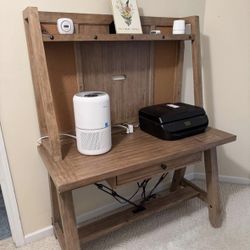 Beautiful Desk With Hutch