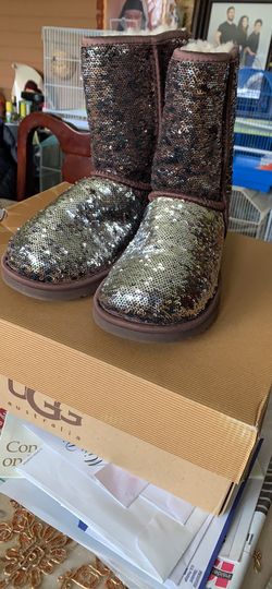 Ugg Boots w/ Classic Short Sparkles