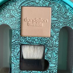 Benefit Dandelion Twinkle Highlighting Powder with Brush - 0.05 oz. 