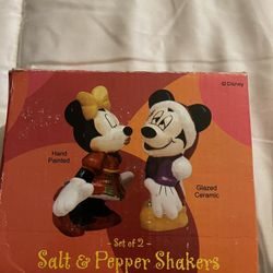 Disney Christmas Mickey Mouse & Minnie Mouse Salt & Pepper Shaker Set