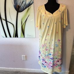 Women’s nightgown size medium 