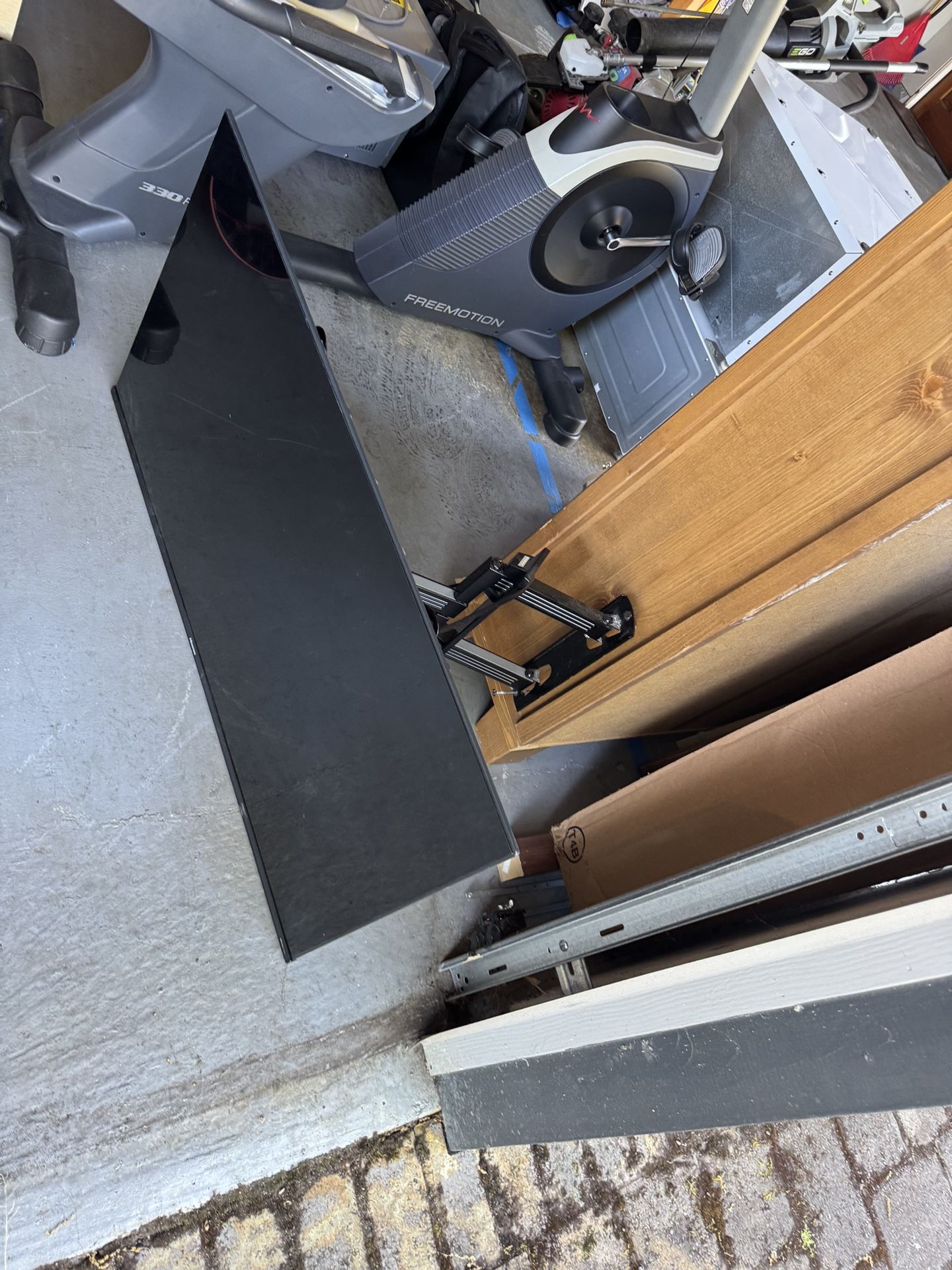 Flat ScreenTV With Wall Mount