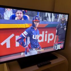 SAMSUNG  SMART TV 42”. Perfect Condition, Vivid HD Picture, Very Little Use. Original Samsung Remote.