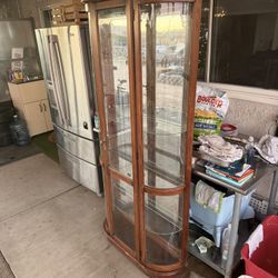 Vintage Furniture Illuminated Curio Cabinet Made By Pulaski