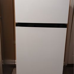 LG 9cu. Feet  22" Top Freezer Refrigerator