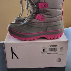 Girls Snow Boots SIZE 1