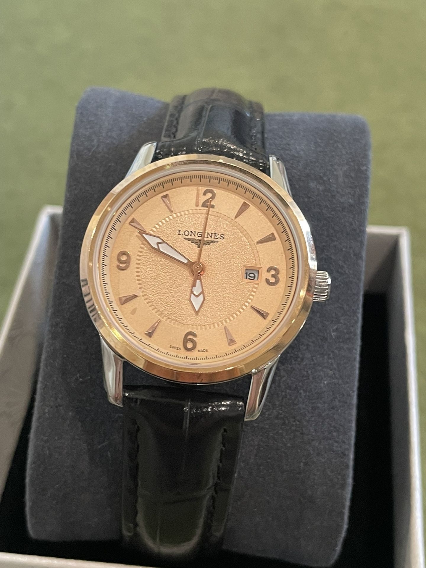Women's watch, black leather strap, gold dial, calendar display,