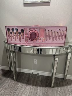 Glam makeup brushes
