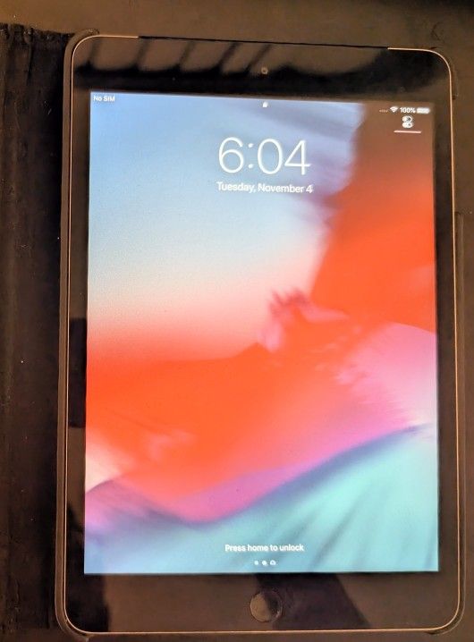 Apple iPad Mini 3 – 64 GB Wi-Fi + Cellular (Unlocked)