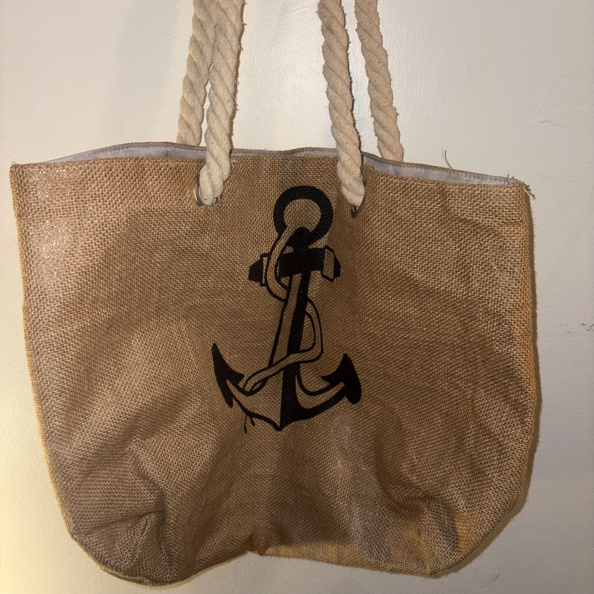 Tan and cream jute bag with anchor detail #beachbag beige, woven, nautical, anchor, casual, tote, natural, beach accessory, rustic, summer